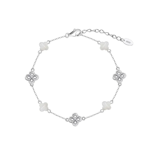 Clover Shell Pearl Bracelet in rhodium-plated 925 sterling silver with shell clovers and filigree silver clovers, on white